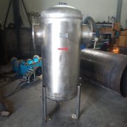 壓縮空氣氣水分離器 精密過(guò)濾器FLQ-150PN10油水分離器生產(chǎn)廠家